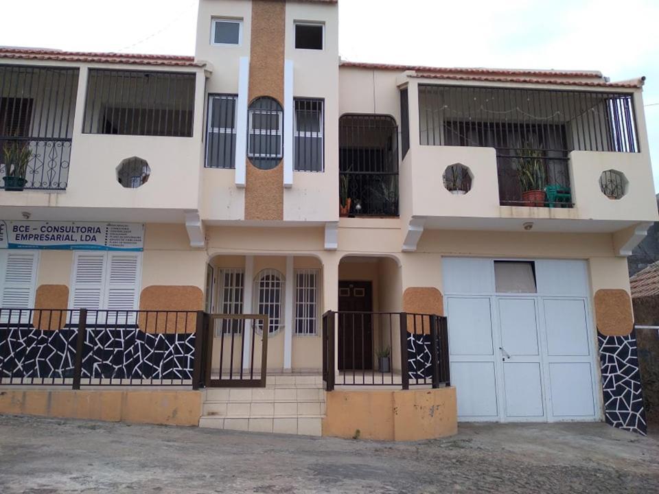 Pensao Domingas Hotel Sao Filipe Exterior photo